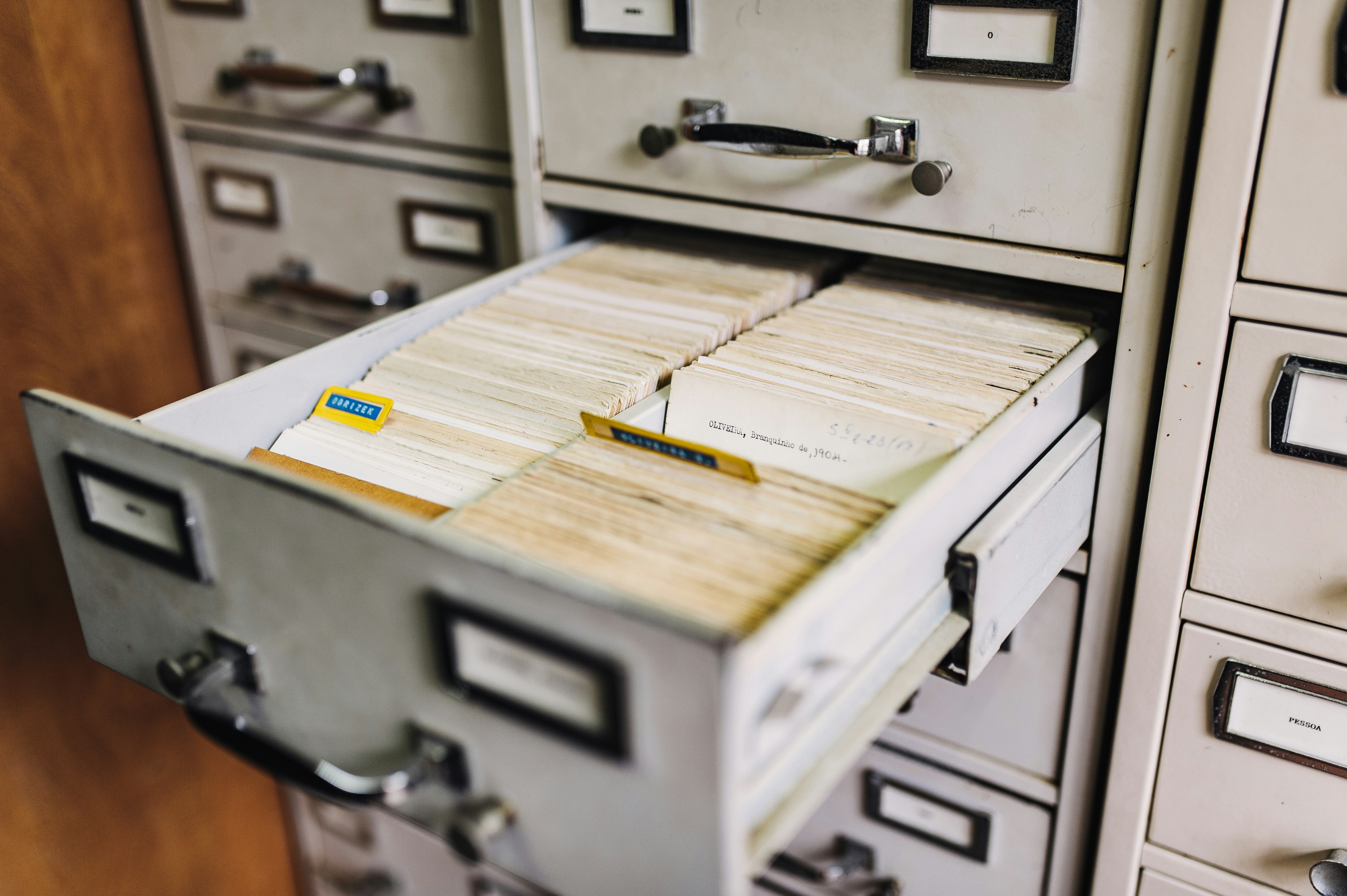 Databas- och e-handelsservrar ### Photo by Maksym Kaharlytskyi on Unsplash